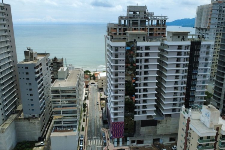 02 Su�tes, 150 metros do mar, entrega 2026